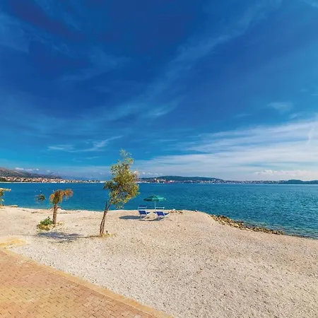 Amazing In Seget Donji With Kitchen Trogir