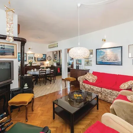 Amazing In Seget Donji With Kitchen Feriehus