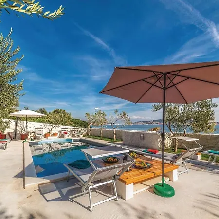 Amazing In Seget Donji With Kitchen *