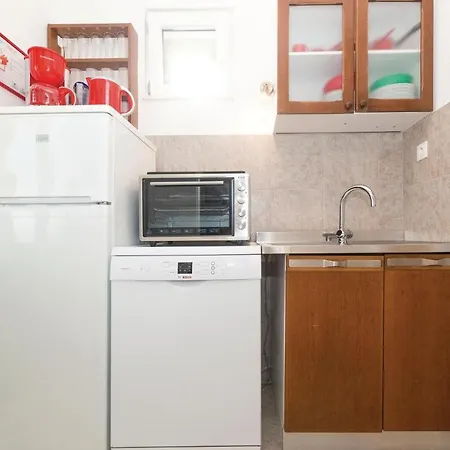 Amazing In Seget Donji With Kitchen Дом отдыха Трогир