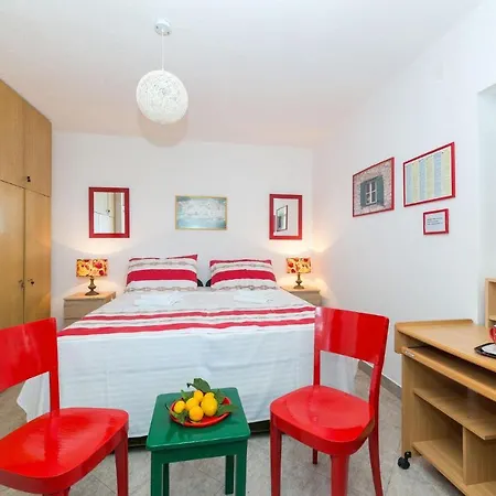 Feriehus Amazing In Seget Donji With Kitchen Trogir