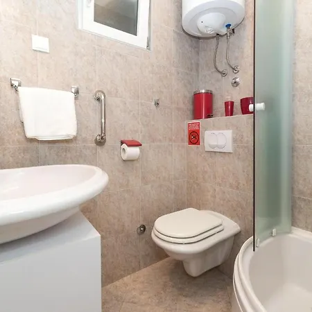 Amazing In Seget Donji With Kitchen Feriehus Trogir