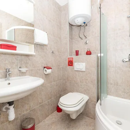 Feriehus Amazing In Seget Donji With Kitchen