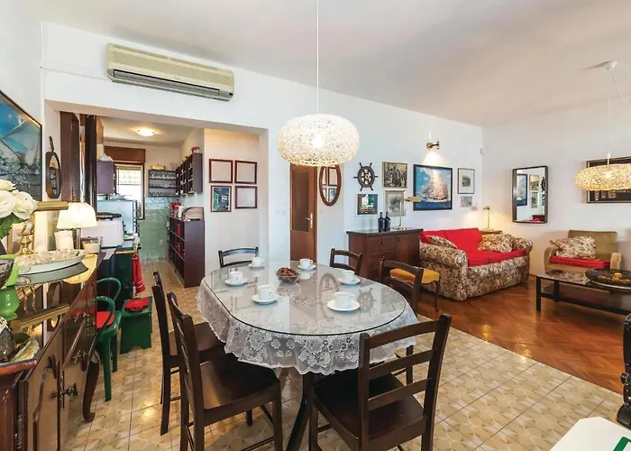Amazing In Seget Donji With Kitchen בית נופש *