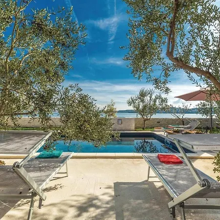 Prázdninový dům Amazing In Seget Donji With Kitchen *