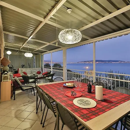 Feriehus Amazing In Seget Donji With Kitchen Trogir