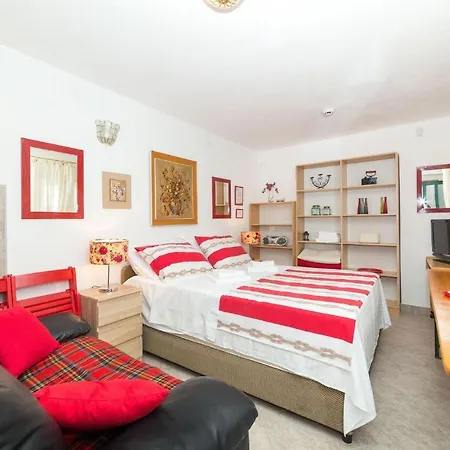 Amazing In Seget Donji With Kitchen *