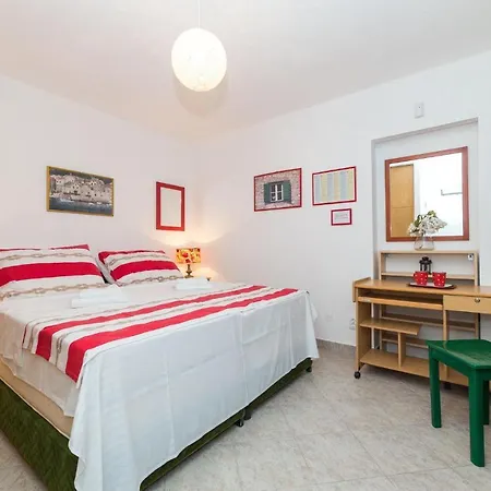 Amazing In Seget Donji With Kitchen