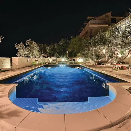 Amazing In Seget Donji With Kitchen *