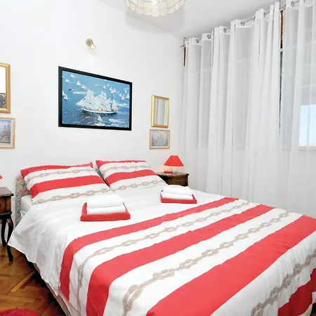 Amazing In Seget Donji With Kitchen