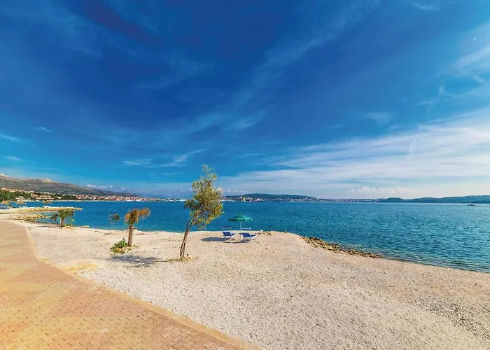 Amazing In Seget Donji With Kitchen Trogir