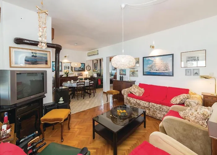 Amazing In Seget Donji With Kitchen Prázdninový dům