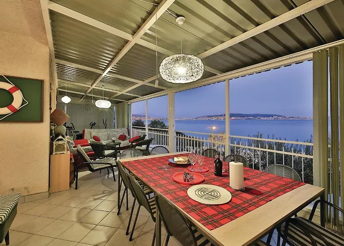 Hébergement de vacances Amazing In Seget Donji With Kitchen Trogir