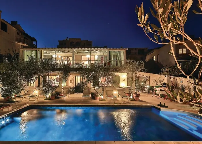 Amazing In Seget Donji With Kitchen Hébergement de vacances