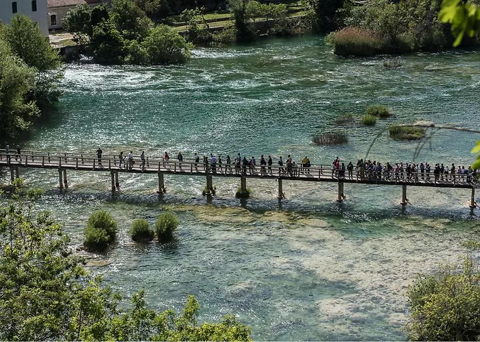 Amazing In Seget Donji With Kitchen Prázdninový dům Trogir