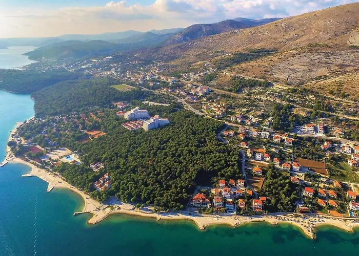 Amazing In Seget Donji With Kitchen Prázdninový dům