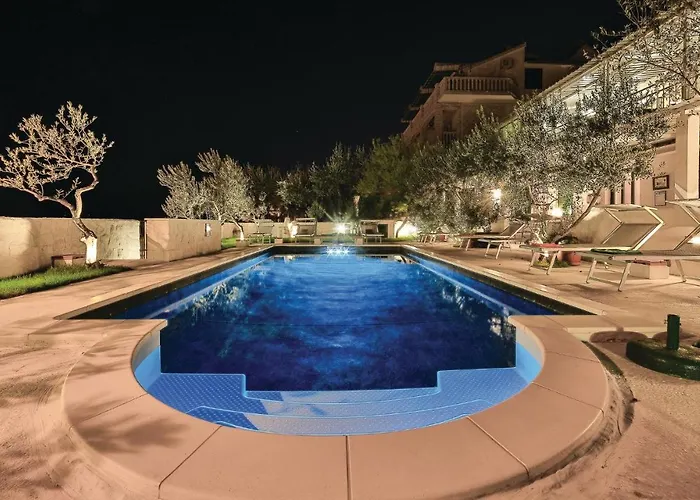 Amazing In Seget Donji With Kitchen *