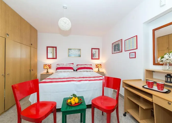 Hébergement de vacances Amazing In Seget Donji With Kitchen Trogir