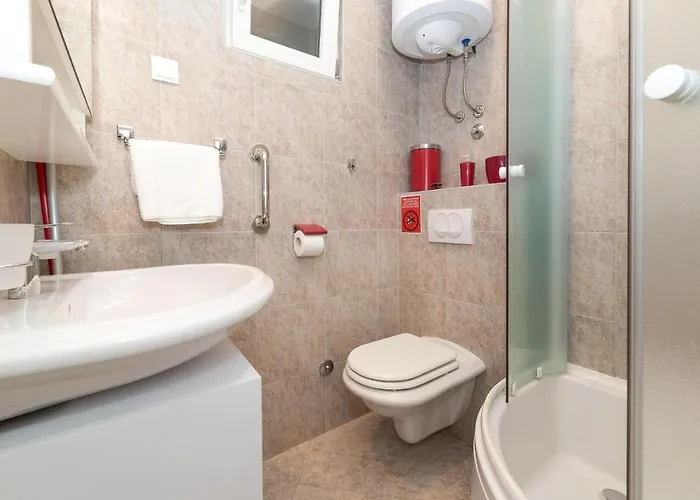 Amazing In Seget Donji With Kitchen Prázdninový dům Trogir