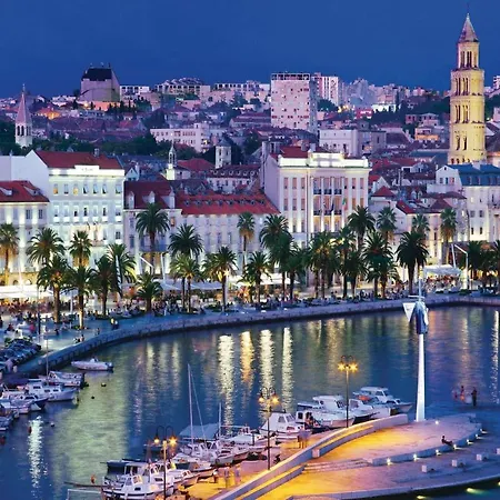 Amazing In Seget Donji With Kitchen