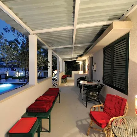 Amazing In Seget Donji With Kitchen * טרוגיר