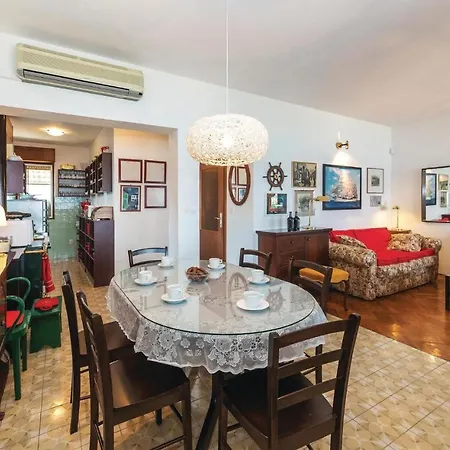 Amazing In Seget Donji With Kitchen בית נופש *