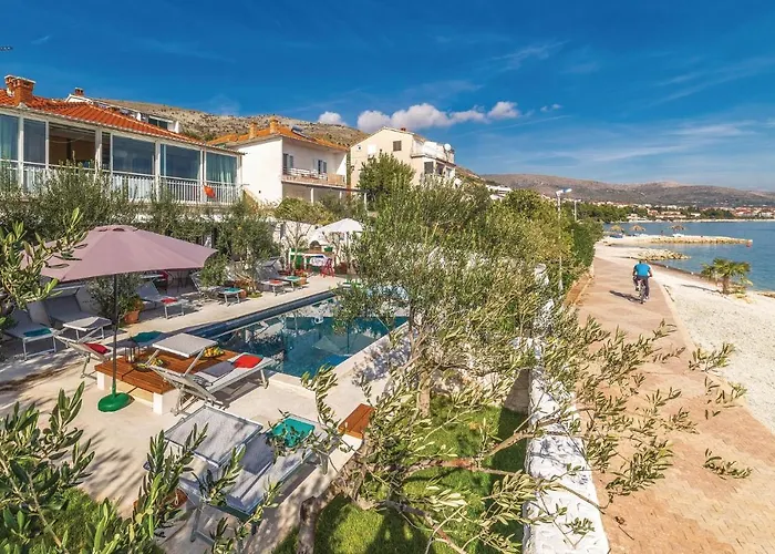 Amazing In Seget Donji With Kitchen Nyaraló